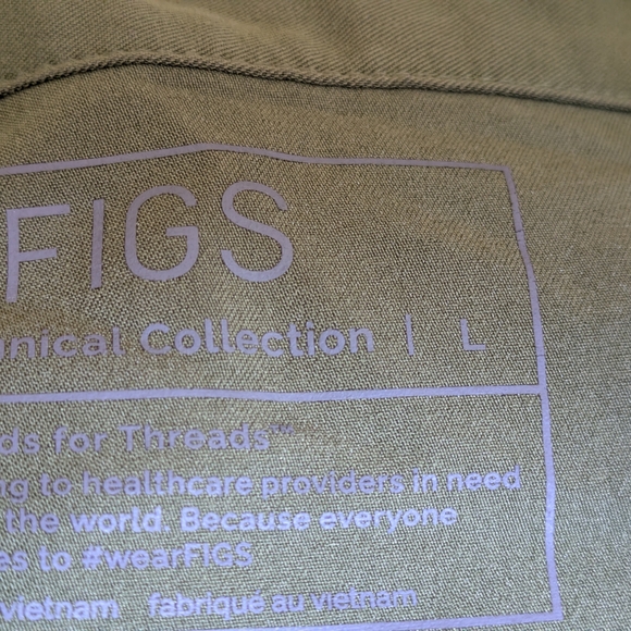 Figs Forest Green Sleeveless Scrub Top 2 Front Pockets Sz L - Picture 8 of 8